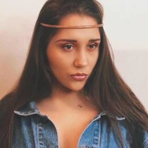 Meet your Posher, Mia